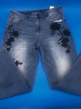 CHICO Blue Denim Ankle Jeans with Black Floral Motif